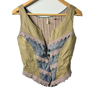 BKE Women's Beige and Dusty Blue Lace-Trim Vest